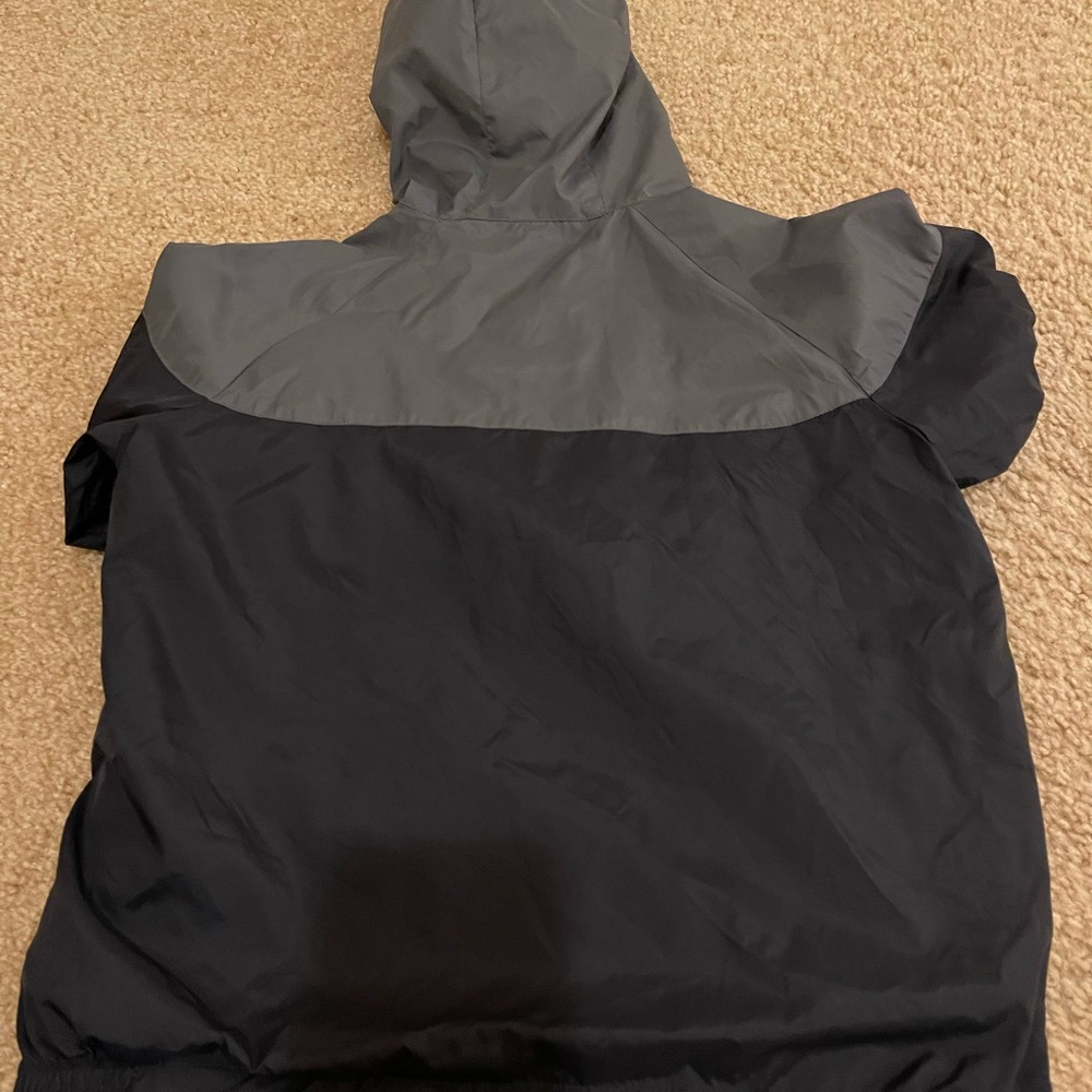 Light-weight, reversible jacket - Picture 2 of 3